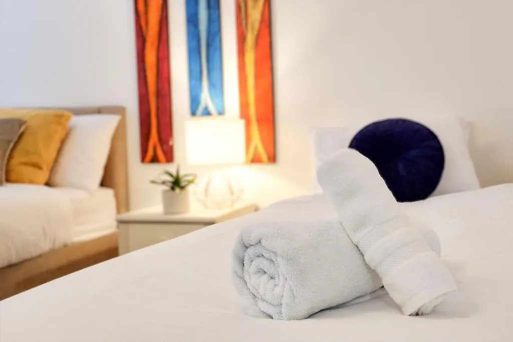 Comfy 2 Bed Flat With Free Parking, Close To Tube London Apartman