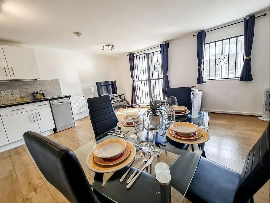 Comfy 2 Bed Flat With Free Parking, Close To Tube London 0*,  Egyesült Királyság