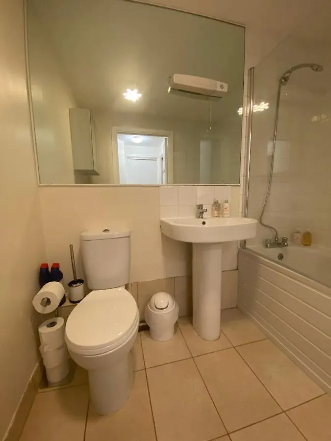 Apartamento Comfy 2 Bed Flat With Free Parking, Close To Tube Londres