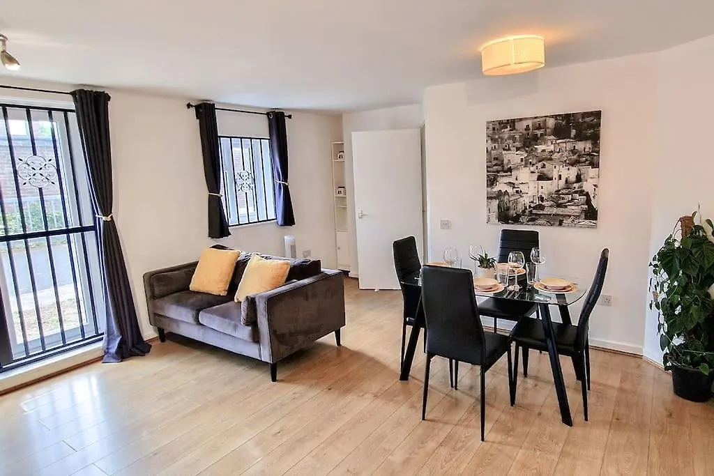 Apartamento Comfy 2 Bed Flat With Free Parking, Close To Tube Londres
